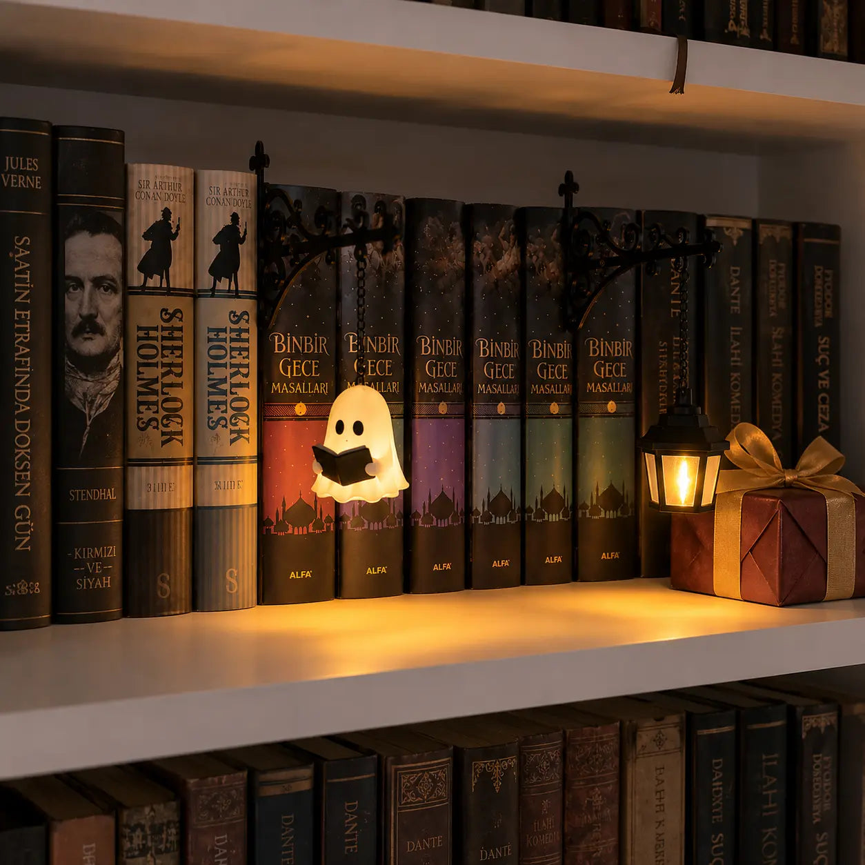 Reading Ghost Bookshelf Lantern – Cozy Reading Light for Book Lovers