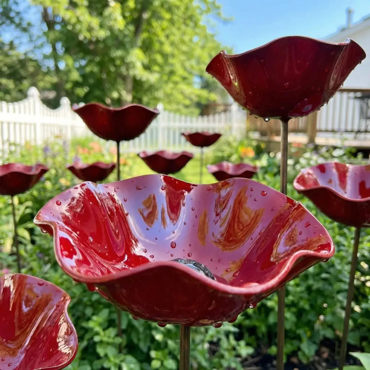 🌺 Red Poppy Metal Garden Stake – Mini Bird Bath & Pollinator Water Station