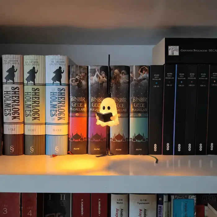 Reading Ghost Bookshelf Lantern – Cozy Reading Light for Book Lovers